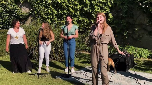 Agathe Interprète Black Horse and the Cherry Tree avec Justine, Louise, Marion et Emmanuelle aux 💛 смотреть онлайн