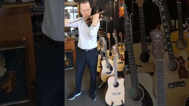 John Fennell Play Antique Jacobus Stainer in Absam Violin in Hewitt violin Guitar Shop in Auckland смотреть онлайн