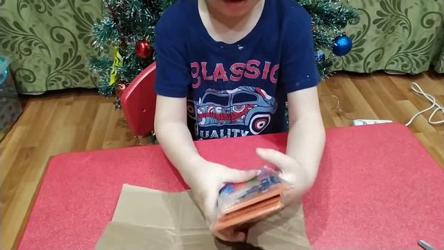 Распаковка посылки. Интересно что же внутри!!! смотреть онлайн