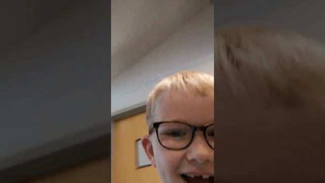 vi er inde for i gørding hal med min ven marcus og mig Tristan смотреть онлайн