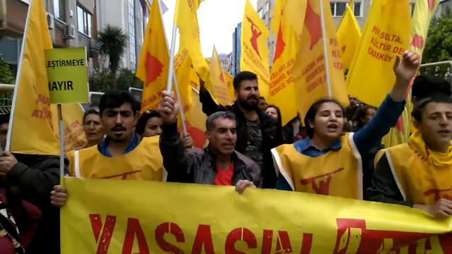 PİR SULTAN ABDAL İSTANBUL ŞUBELERİ - 1 MAYIS 2017 / BAKIRKÖY 1 Mayıs 2017 2 смотреть онлайн