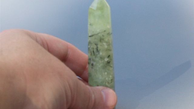 Кристалл Пренит размер 94 мм из ЮАР // 690 смотреть онлайн