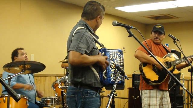 Juan P. Moreno y Sus Amigos-Old School Potpurri-San Antonio, TX 2010 смотреть онлайн