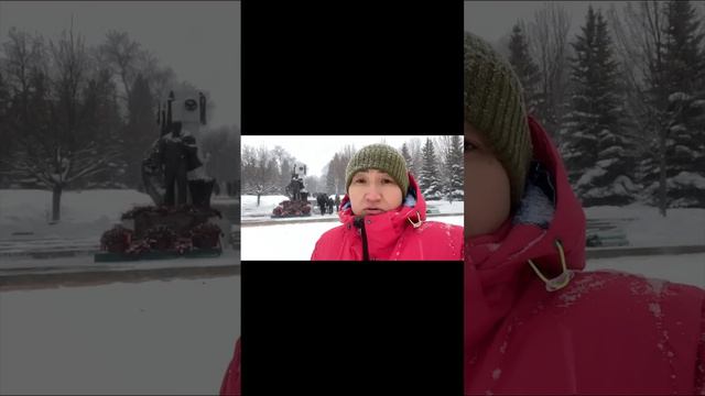 Певица Минзаля Яхина провела минуту молчания в память о Рифате Даутове у памятника Муртазе Рахимову смотреть онлайн