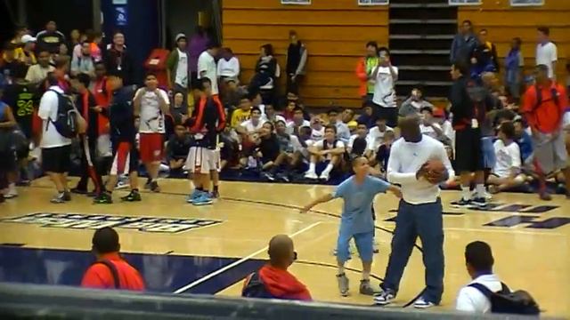 Michael Jordan Dunk at age 50 смотреть онлайн