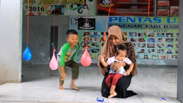 Agis Video | Bermain Balon Air | Finger Family Nursery Rhymes | Memecahkan Balon | Basah Basah смотреть онлайн