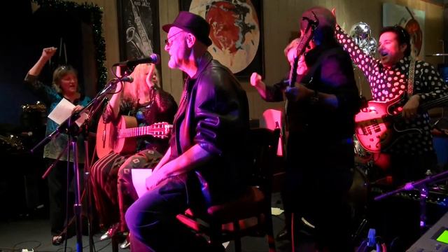 Tom George, Terri Sharp, John Pereles, John Wilson, Joe Baiardi смотреть онлайн