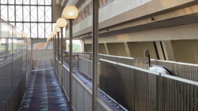 Boarding the Monorail at Disney's Contemporary Resort Hotel Walt Disney World смотреть онлайн