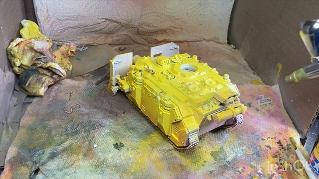 Warhammer 40K Airbrush Timelapse: Yellow Vindicator Tank Transformation смотреть онлайн