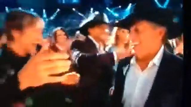 George Strait leaves Miranda Lambert Hangin during ACM Award смотреть онлайн