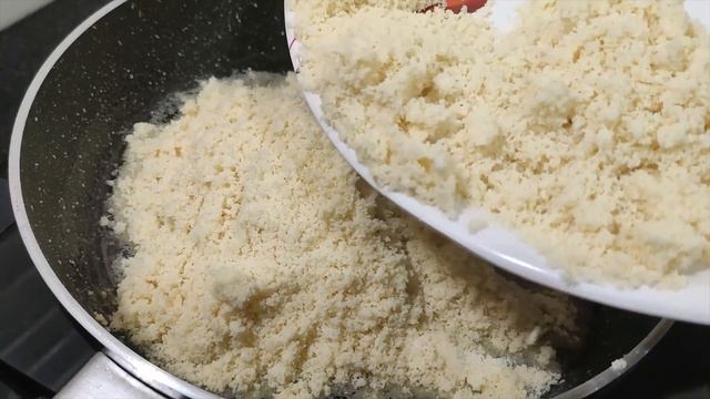 ಬಾಯಲ್ಲಿಟ್ಟರೆ ಕರಗುವಷ್ಟು ಸಾಫ್ಟ್ ರವೇ ಉಂಡೆ !! Rave Unde | Rava Laddu | Sooji Ladoo смотреть онлайн
