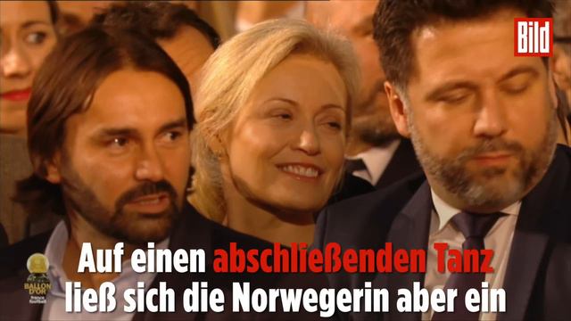 Ballon-d'Or-Gewinnerin soll auf der Bühne twerken 😰 смотреть онлайн