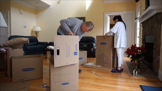 American Filipina Life In America Folding Boxes Ready For Moving I Got Him Pissed Off смотреть онлайн