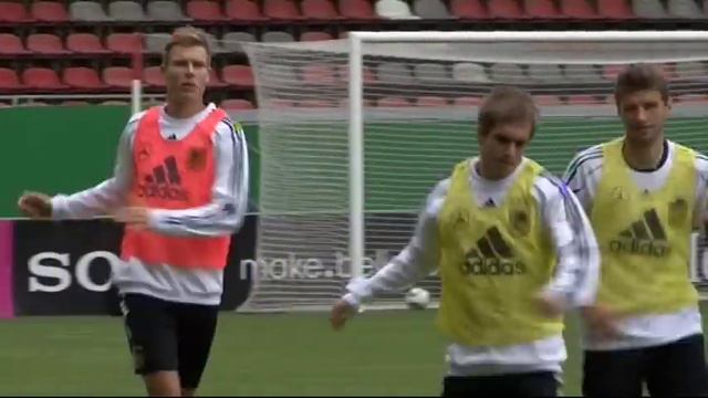 "Lahm wie eine Bratwurst" - Hermann Gerland spricht über Schweinsteiger, Lahm und van Gaal смотреть онлайн