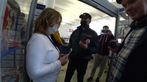 Наглость руководства Почты Новосибирска торгующей ДЕТСКОЙ просрочкой НАКАЗАЛИ с ПОЛИЦИЕЙ. Часть1