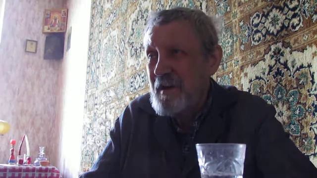 Поэт Аркадий Пахомов беседует с Танечкой. смотреть онлайн