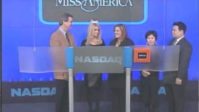 Miss America 2011 Teresa Scanlan rings the opening bell at NASDAQ смотреть онлайн