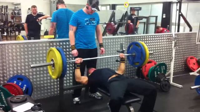 Bänkpress, Simon Persson смотреть онлайн