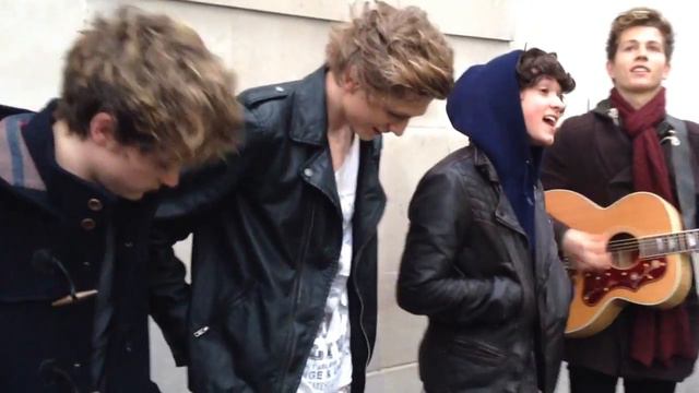 The Vamps - 'Wild Heart' performing in Holborn смотреть онлайн