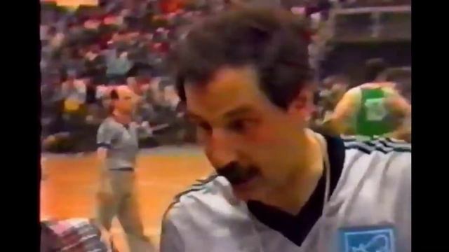 Arvydas Sabonis Knocks Out Player, Gets Ejected (1986 FIBA European Champions Cup Final) смотреть онлайн