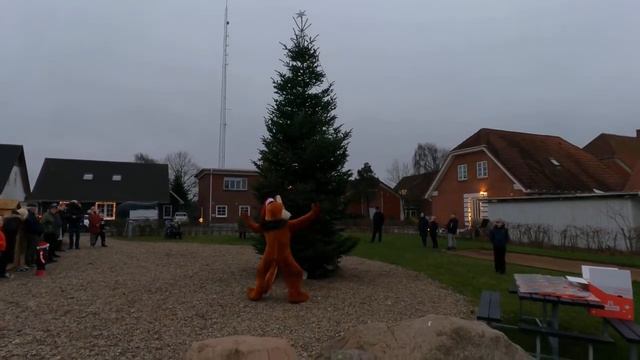 Juletræet på Knudsens plads tændes 1. søndag i advent смотреть онлайн