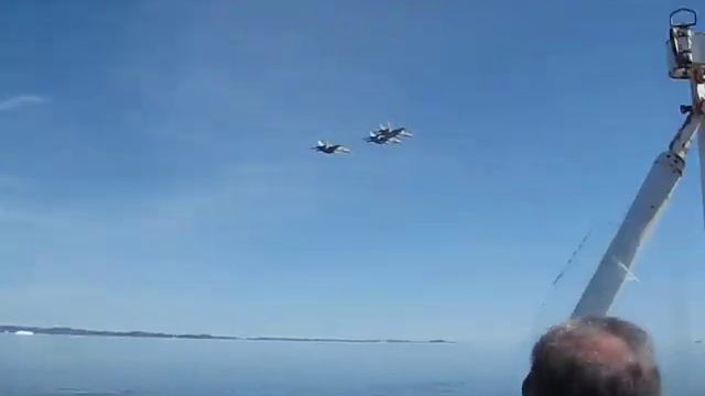 Frobisher Bay Fly Past смотреть онлайн