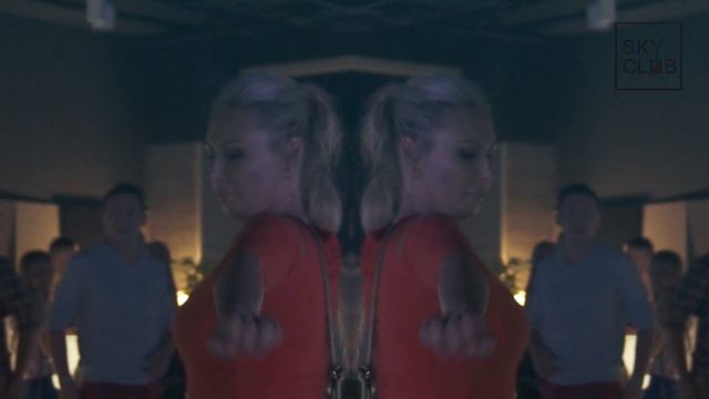 SKY CLUB - EMMA HEWITT смотреть онлайн