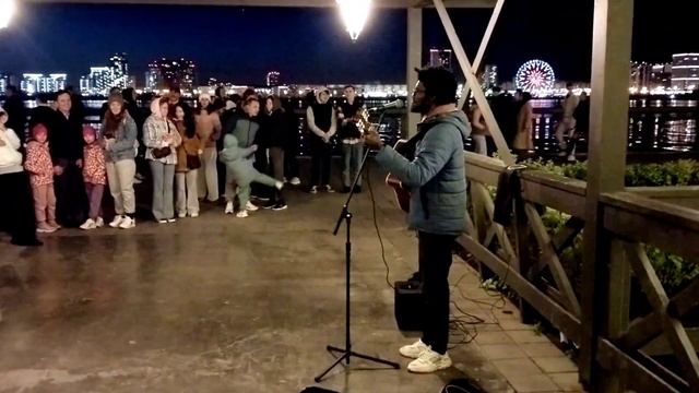 Уличные выступления с вами (кремлевская набережная) : Casser la voix - Patrick Bruel смотреть онлайн