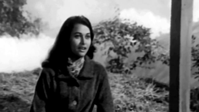 Hariye Jete Jete | Kakhano Megh | Bengali Movie Song | Aarti Mukherji смотреть онлайн