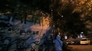 БОМБИНГ И КУСКИ С КРЮ / В ЦЕНТРЕ ГОРОДА / ВАЛИКИ И КРАСКА