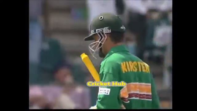 Waqar Younis Super Ball to Gary Kirsten Middle Stump out Up Rooted смотреть онлайн