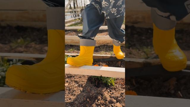 WOW-эффект: дождевик меняет цвет при намокании #котофей смотреть онлайн