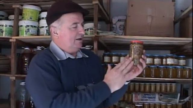 The secrets of 2 products: Honey and uncappings - mierea si capaceala - produse apicole смотреть онлайн