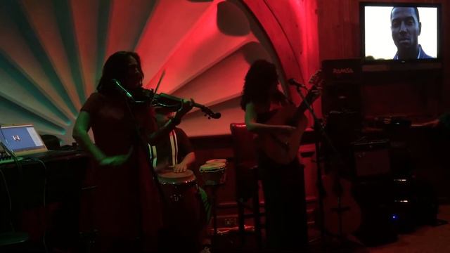 El cuarto de Tula - Amador Sisters & Sebastian Donati смотреть онлайн