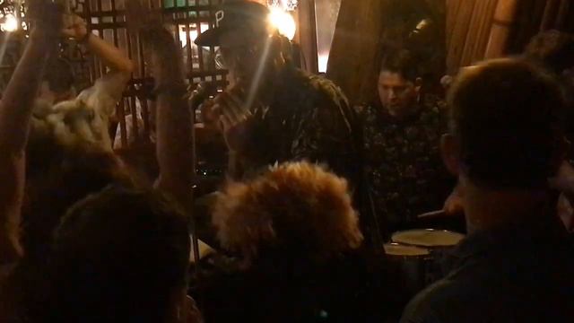 Mike Geier, Tongo Hiti Perform “Come Sail Away” смотреть онлайн