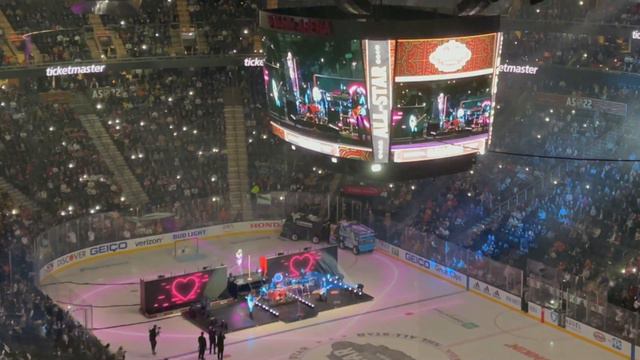 Machine Gun Kelly - my ex's best friend [Live] in 4K (2022) - NHL ALL-STAR GAME смотреть онлайн