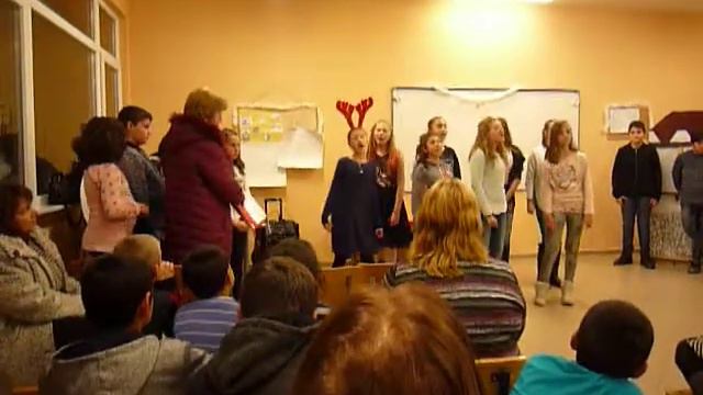 Бяла Коледа - в изпълнение на ученици от ОУ"Граф Игнатиев" смотреть онлайн