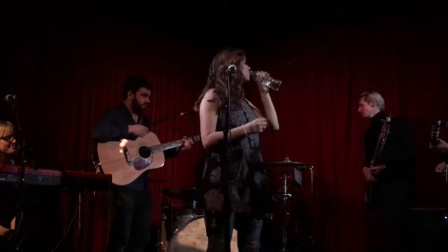 Hayley Orrantia at The Hotel Cafe 3/20/2016 смотреть онлайн