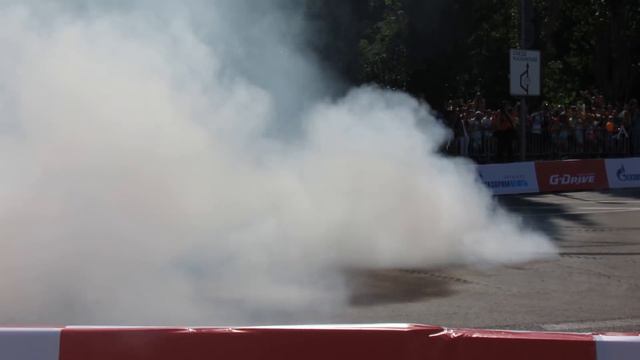 Выступление Романа Русинова, пилота команды G-Drive Racing на G-Drive Show в Нижнем Новгороде смотреть онлайн