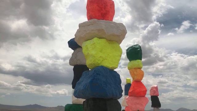 Seven Magic Mountains смотреть онлайн