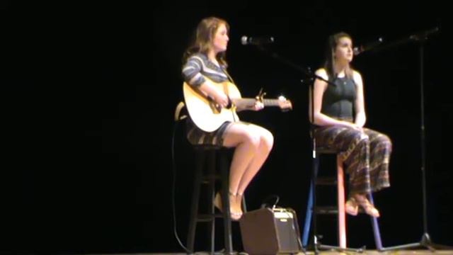 Grace and Claire Palmer perform Hallelujah by Leonard Cohen смотреть онлайн