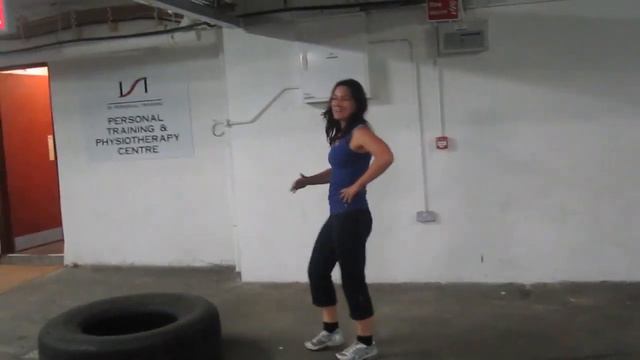 Gemma Showing Fiona how to get rid of spare tyre смотреть онлайн