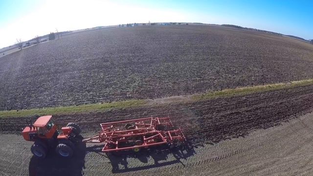 Allis Chalmers 4W-305 Tractor pulling a Sunflower Disk Ripper смотреть онлайн