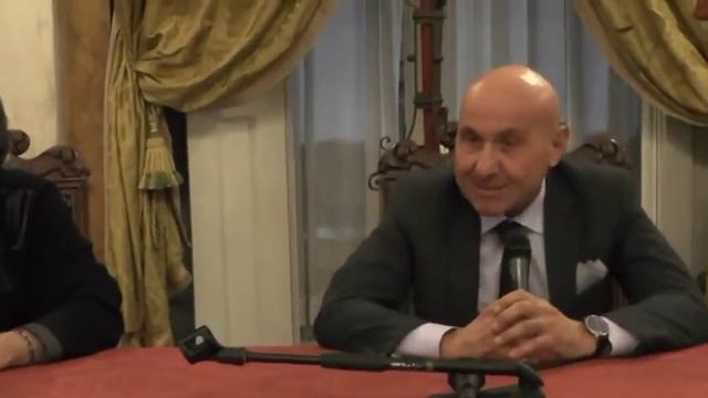 Presentazione calendario Genova in black&white di Enrico Ricciardi смотреть онлайн