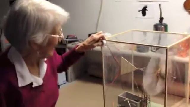 Emil Cost's "Coin Operated Money Making Machine" (.COMMM) смотреть онлайн