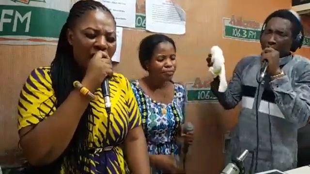 Apostle Oko Hackman Worship with Adom FM смотреть онлайн
