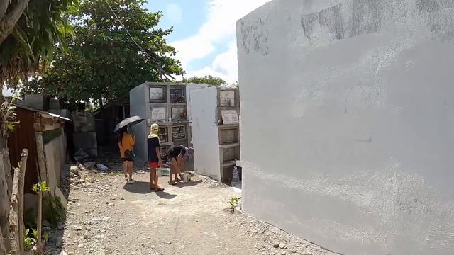 All Saints Day - Visiting Reche’s Lolo at the cemetery - Philippines смотреть онлайн