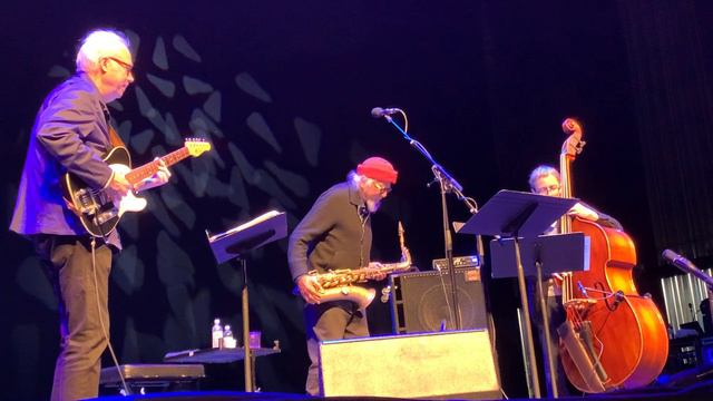 Charles Lloyd Chapel Trio w/Bill Frisell & Thomas Morgan (snippet) - 2023-04-01 - Big Ears Festival смотреть онлайн