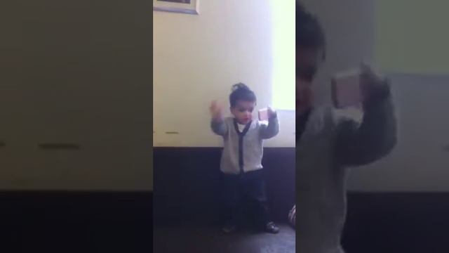 Baby ZakBfd dancing to Bhangra beats смотреть онлайн