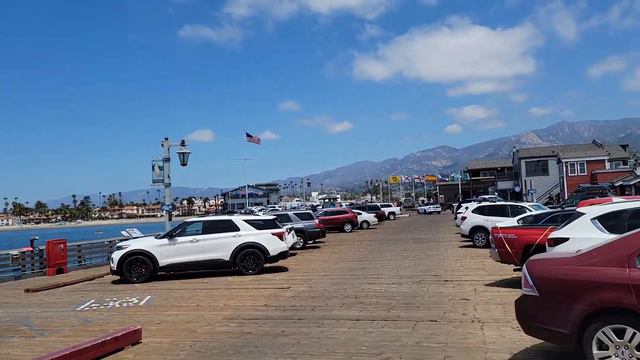 Drivable Pier in Santa Barbara. Пирс, на который можно заезжать машинами в Санта Барбаре. смотреть онлайн